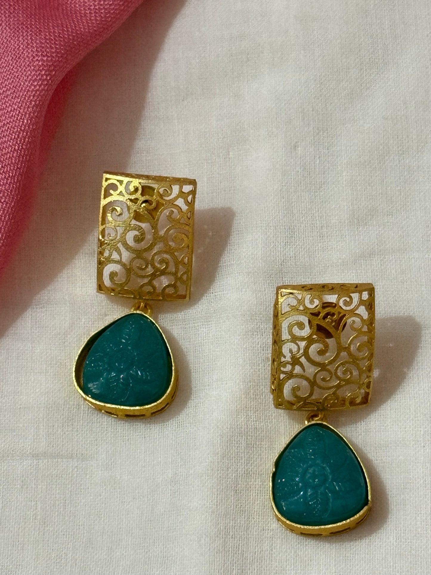 BRASS FLORAL EARRINGS