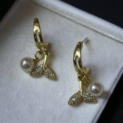 FISH TAIL PEARL EARRINGS