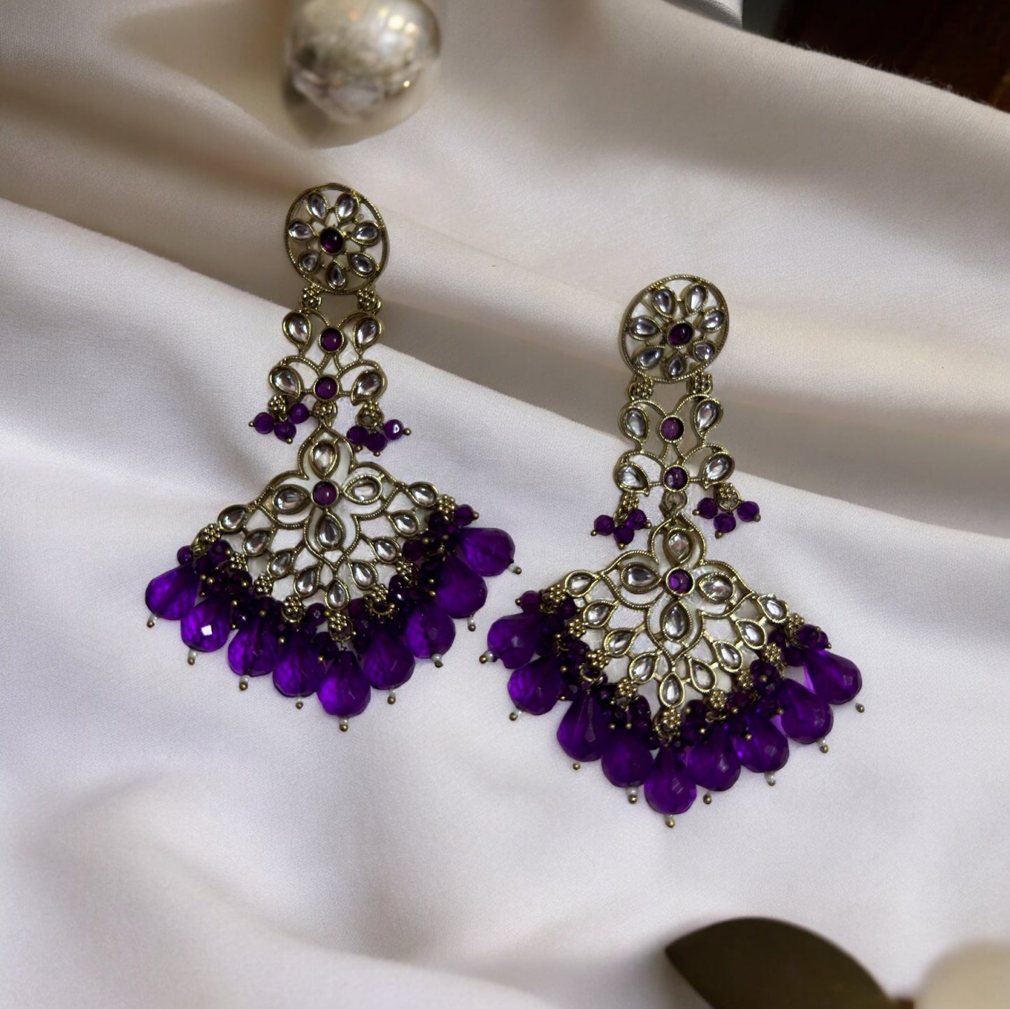 VINTAGE GLAMOUR EARRINGS