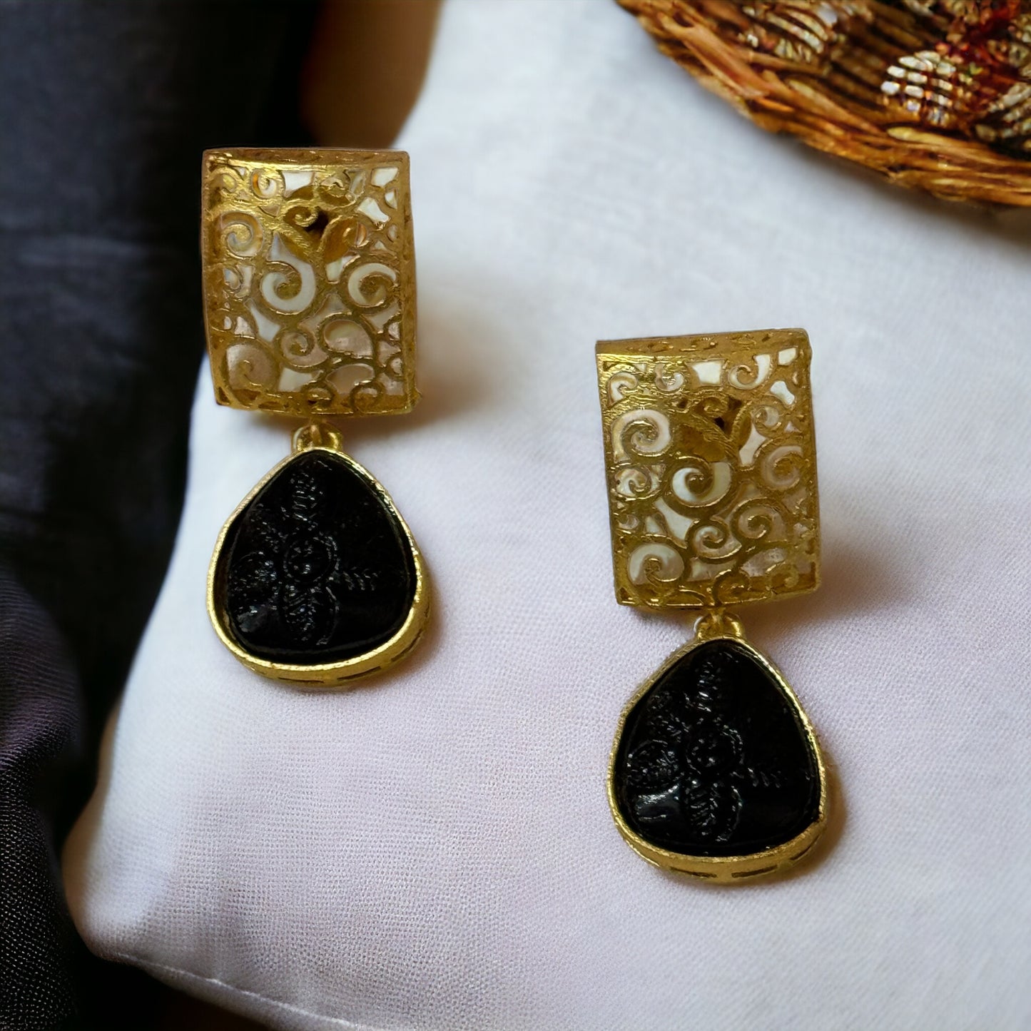 BRASS FLORAL EARRINGS