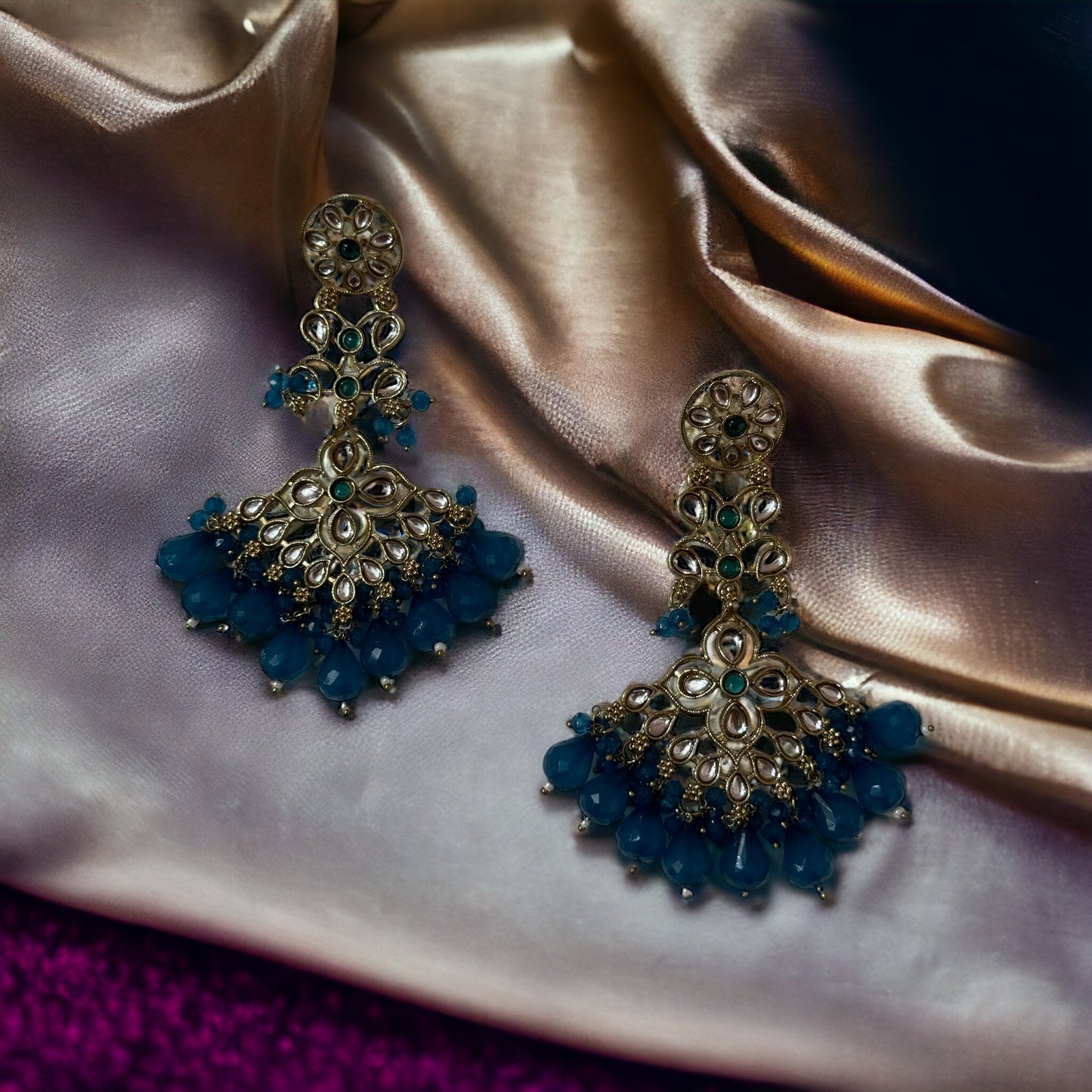 VINTAGE GLAMOUR EARRINGS