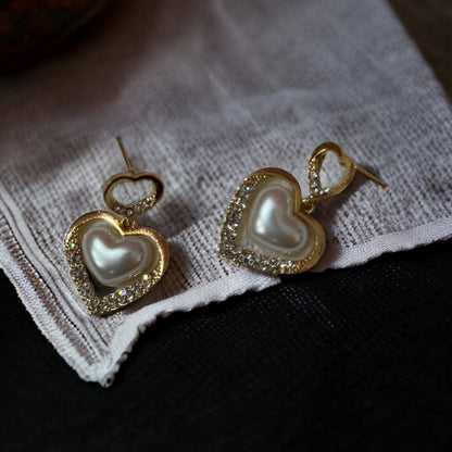 HEARTY PEARL EARRINGS