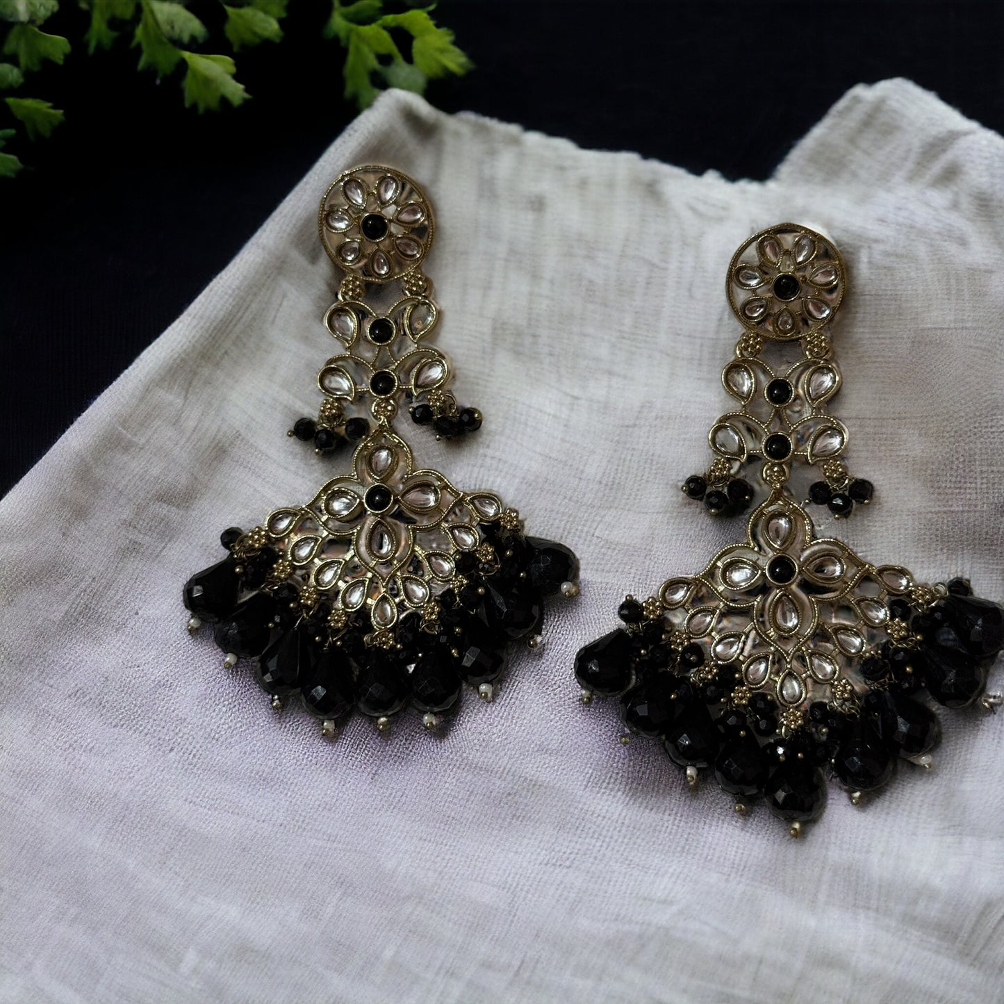 VINTAGE GLAMOUR EARRINGS