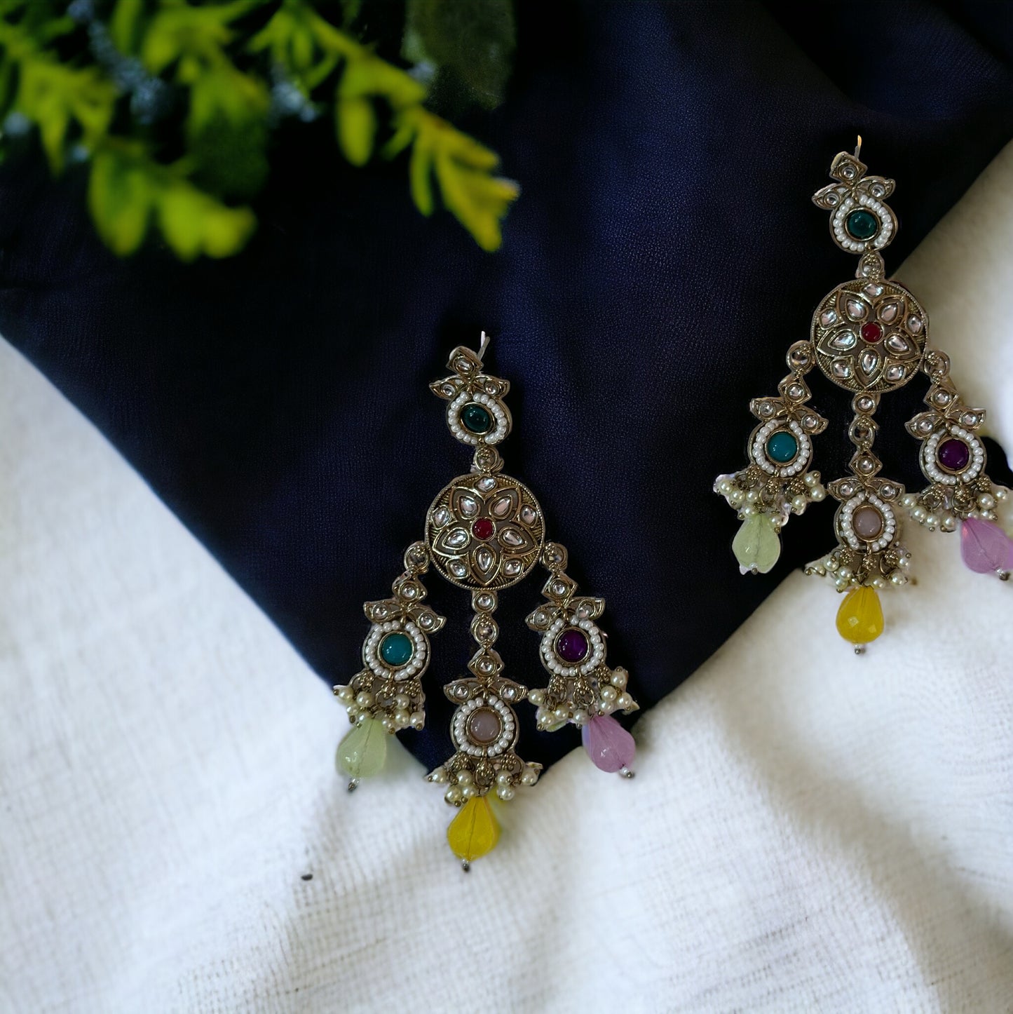 ELEGANT KUNDAN PEARL STATEMENT